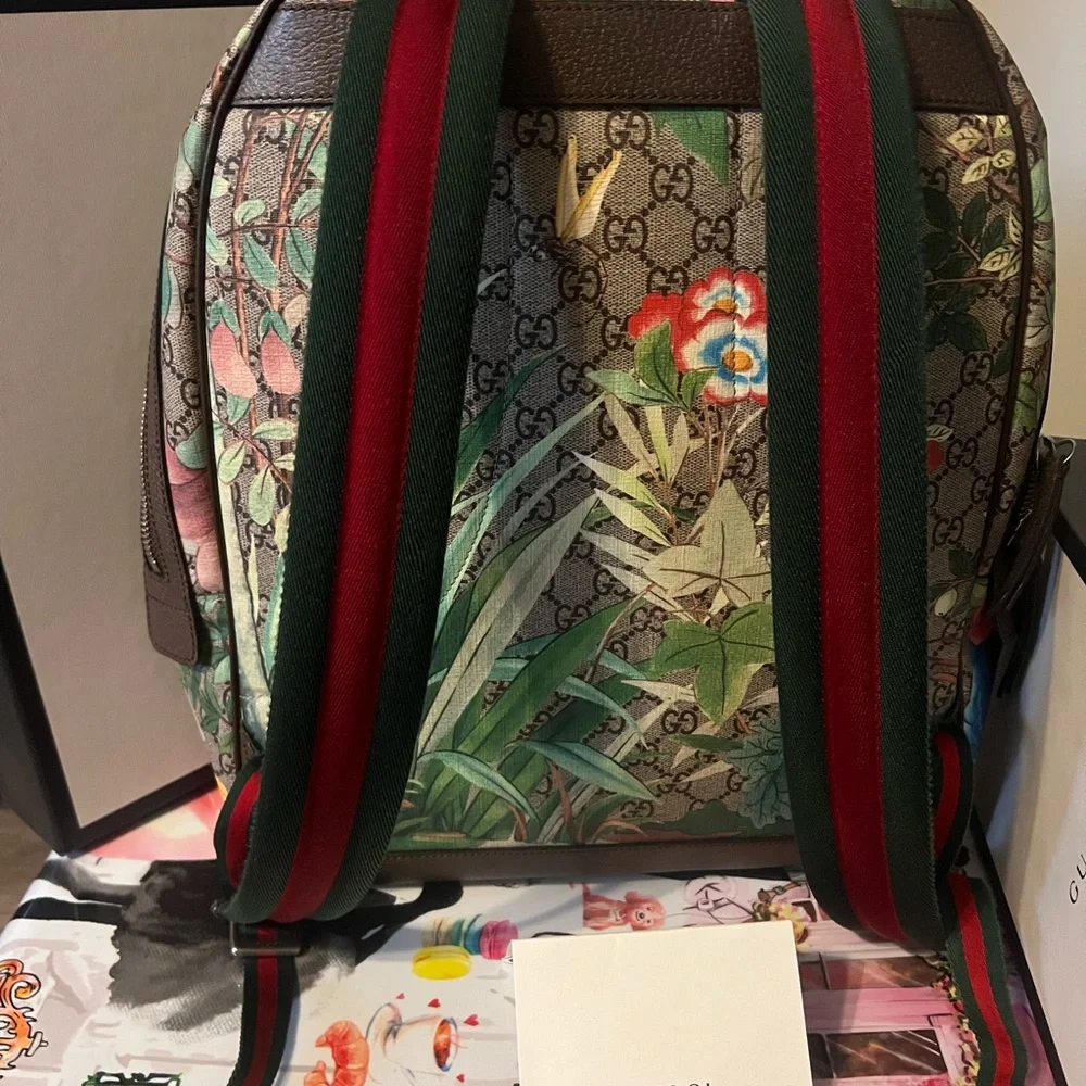 🎈🎈🎈GG Supreme Canvas. Multiple Colors 100% Authentic Gucci - Picture 4 of 6